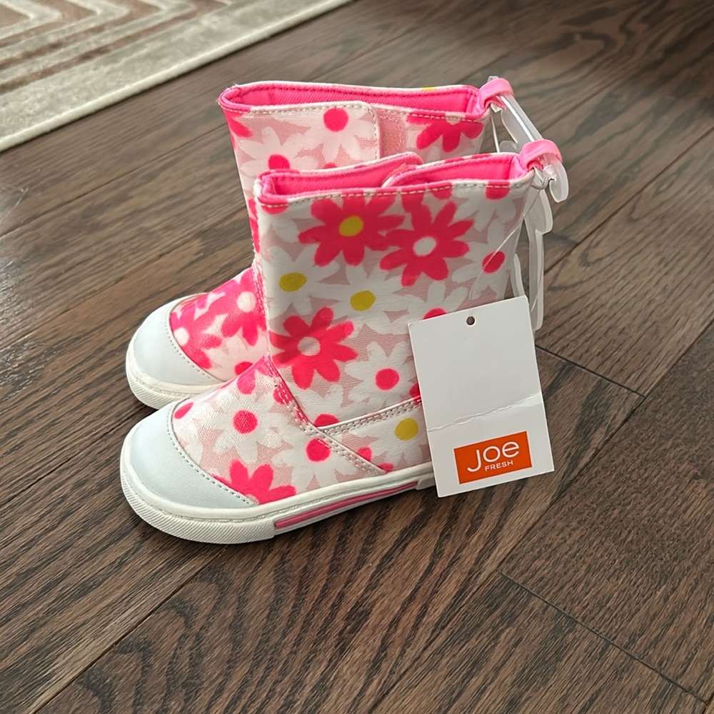 Rain boots size 5